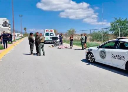 Joven en moto tiene mortal percance