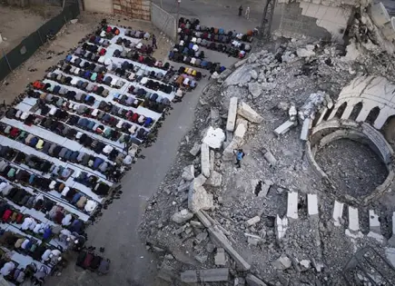 Celebran el Eid entre las ruinas