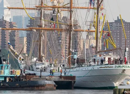 El "Cuauhtémoc" va a reparación