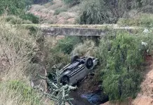 Hallan camioneta volcada en el río La Virgen Hallan camioneta volcada en el río La Virgen