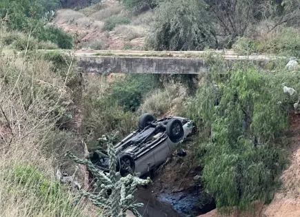 Hallan camioneta volcada en el río La Virgen