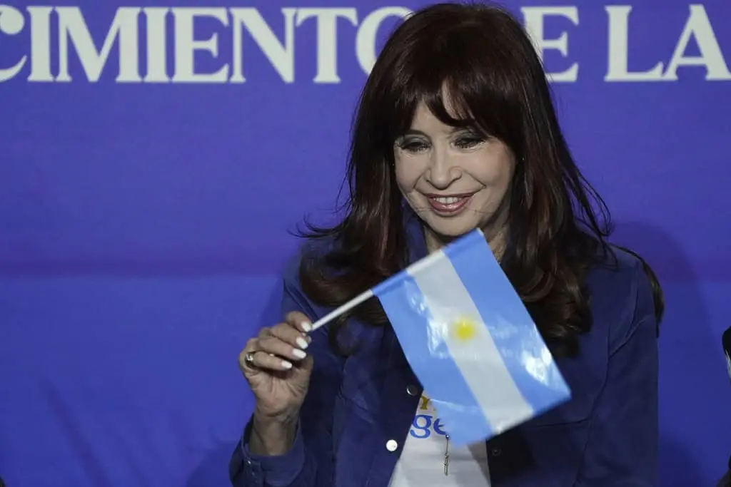 Cristina Fernández y otros condenados por corrupción en obras públicas en Argentina