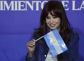 Cristina Fernández y otros condenados por corrupción en obras públicas en Argentina