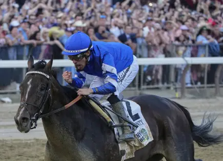 Sovereignty vence a Journalism en Belmont Stakes de Saratoga