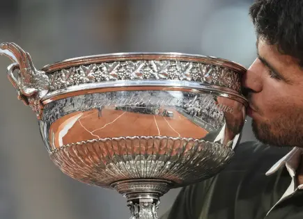 Carlos Alcaraz protagoniza remontada histórica ante Jannik Sinner en Roland Garros