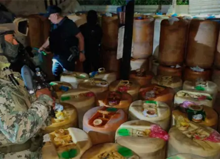 Marina asegura 5,500 litros de huachicol en Chiapas