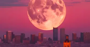 Aprende a fotografiar la Luna de Fresa 2025