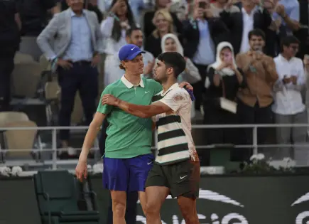 Carlos Alcaraz vence a Jannik Sinner en final histórica del Abierto de Francia