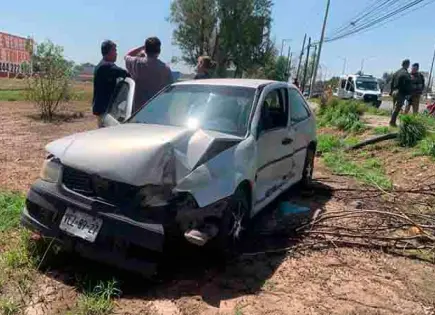 Chocan tres vehículos en lateral de Carr. ´57