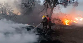 Pepenadores provocan incendio en basurero