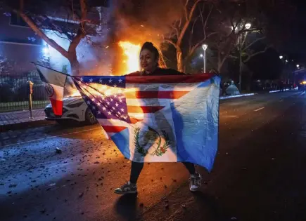 Corresponsal de CNN y equipo detenidos y escoltados de zona de protesta en Los Ángeles