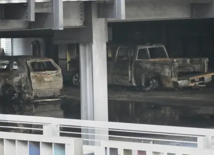 Incendio en estacionamiento de Nashville causa evacuaciones