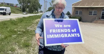 Redada de inmigración desata protestas en planta de alimentos de Omaha