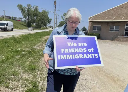 Redada de inmigración desata protestas en planta de alimentos de Omaha