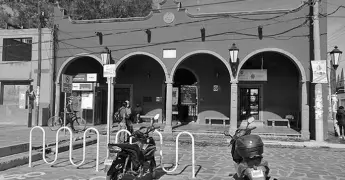 Bachean con asfalto calles de Villa de Pozos