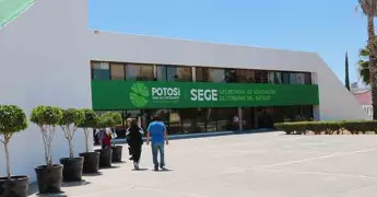 Busca la SEGE arreglar desorden con profesores