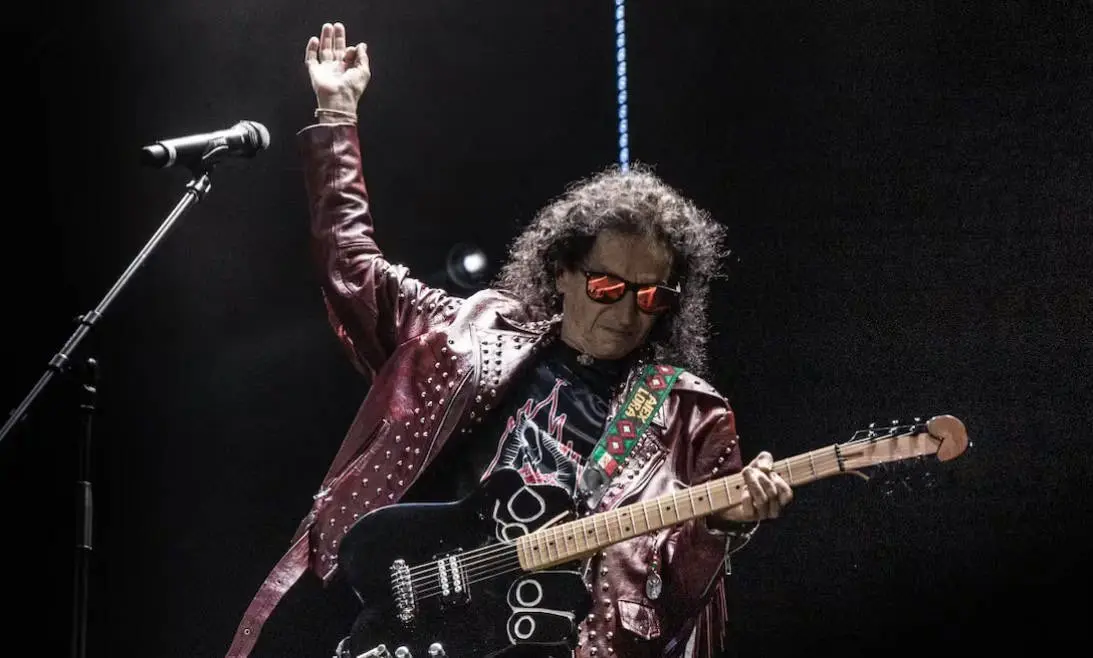 Alex Lora y la desaprobación de su madre: una historia de superación