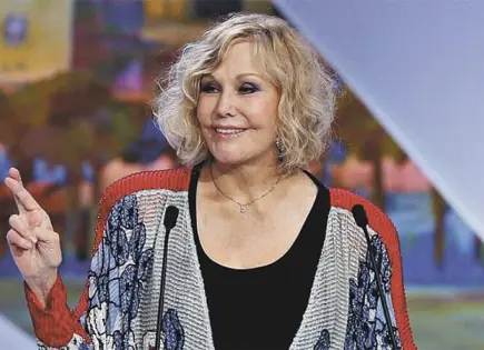 KIM NOVAK, ‘LEÓN DE ORO’ A LA CARRERA EN VENECIA