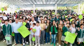 Cancela Ruth González trabajo en Senado por gira en colonias y escuelas