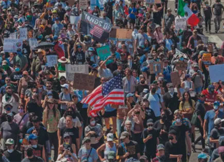 Manifestantes se oponen a redadas migratorias en Dallas
