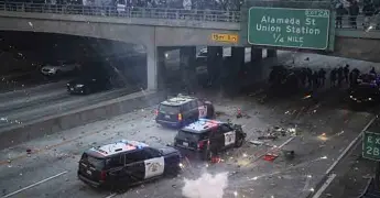 Trump agrava tensión en LA