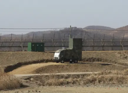 Corea del Sur detiene la propaganda desde altavoces en frontera con Corea del Norte