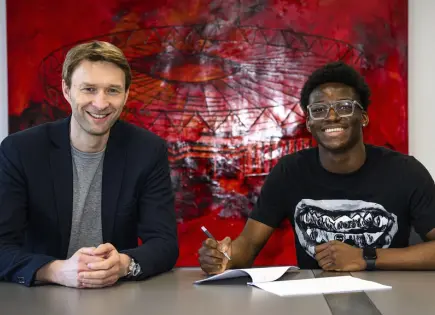 Joven defensa francés Axel Tape se une a Bayer Leverkusen