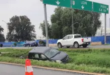 Conductor de camioneta sufre accidente en la 57 Conductor de camioneta sufre accidente en la 57