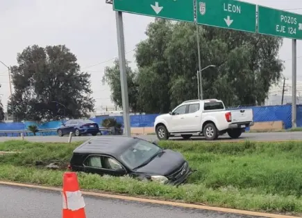 Conductor de camioneta sufre accidente en la 57