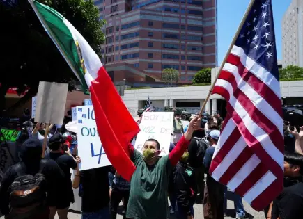 Cónsul de México en Los Ángeles Accede a Mexicanos Detenidos en Redadas