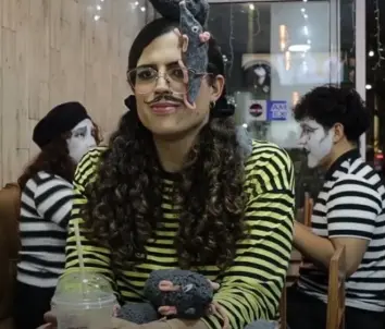 Directora de Johanne Sacreblu llora tras agresión en calles de CDMX