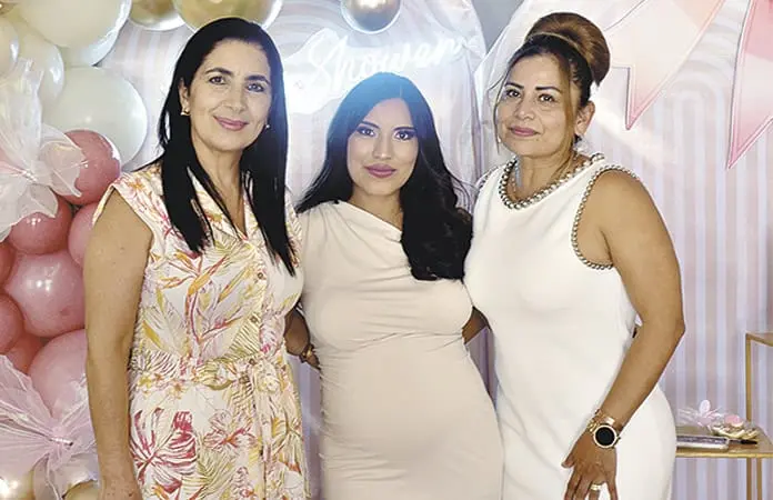 ¡ES NIÑA! ESPERA ILUSIONADA A SU BEBÉ