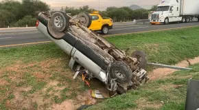 Se accidenta camioneta en la rúa a México
