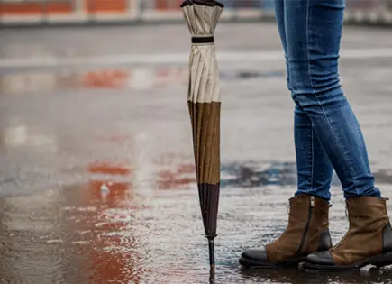 Cómo proteger tus zapatos de la lluvia: consejos prácticos