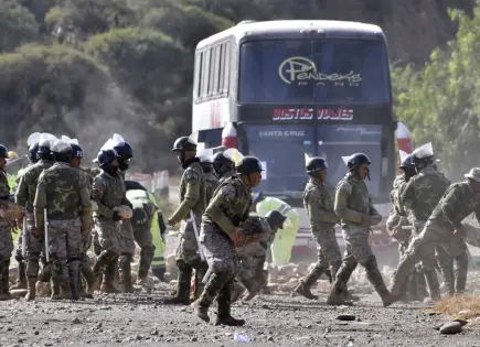 Tres policías mueren durante protestas en Bolivia