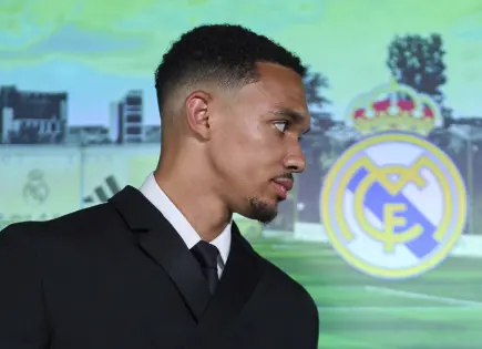 Real Madrid presenta a Alexander-Arnold como nuevo fichaje estrella