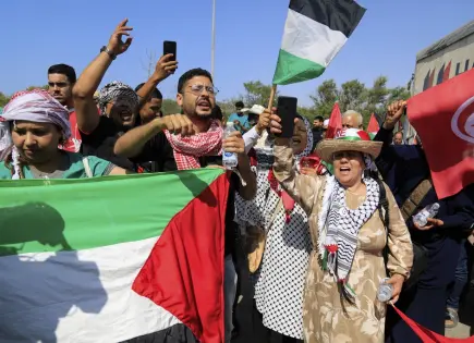 Egipto impide marcha de activistas hacia Gaza por crisis humanitaria