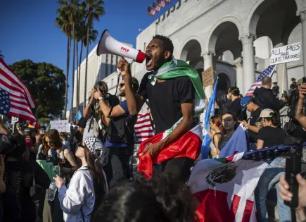 California busca detener redadas de Trump con tropas: protestas en Los Ángeles