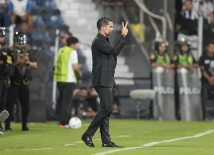 Ryan Reynolds y Eva Longoria en equipo Necaxa con Fernando Gago