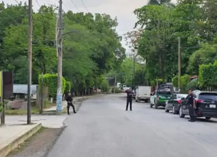 Camionero muere prensado en el acceso a Aquismón