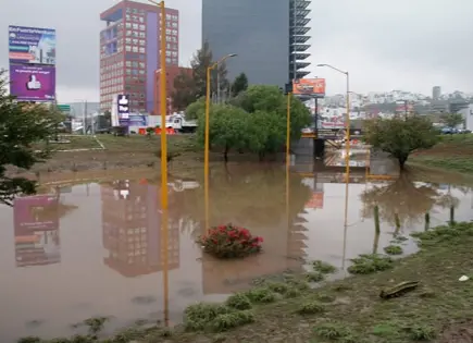 Lluvia parte en dos a la capital de SL