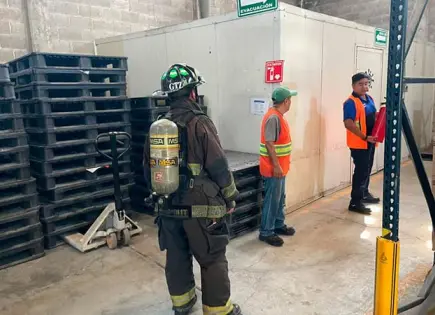 Realizan simulacro de incendio en empresa Realizan simulacro de incendio en empresa