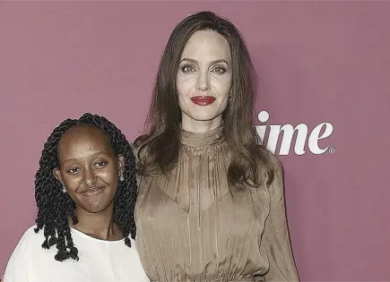 ZAHARA, HIJA DE JOLIE Y PITT, LUCE ANILLO ¿DE COMPROMISO?