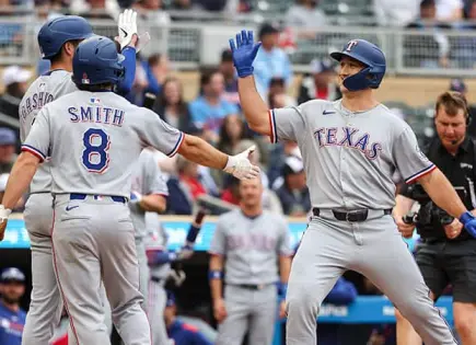 Arrollador triunfo de los Rangers