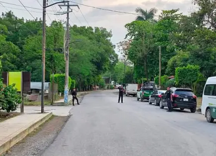 Camionero muere prensado por su propia unidad Camionero muere prensado por su propia unidad