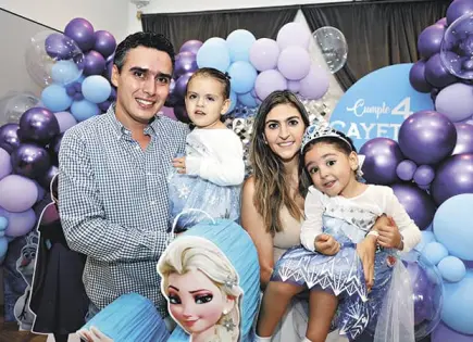CAYETANA Y LUCILA PERSONAJES DE “FROZEN” EN SU FESTEJO