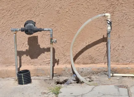 Con tomas irregulares, 50 colonias en zona metropolitana: Interapas