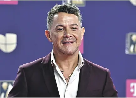 Excolaboradora de Alejandro Sanz lo acusa de aprovecharse de ella