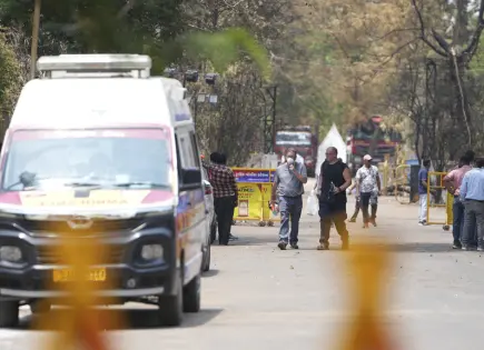 Entregan restos de víctimas del avión de Air India a sus familiares