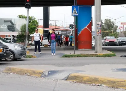 Peligran peatones en un transitado crucero de SNM